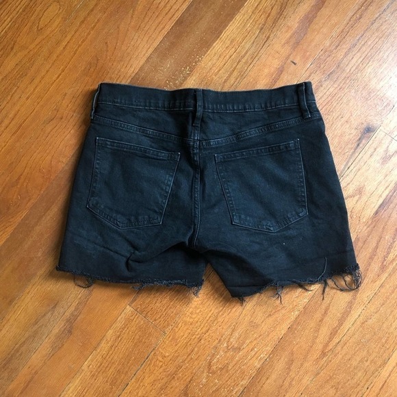 Gap Black Cutoff 5” Short Size 28 - Picture 4 of 7